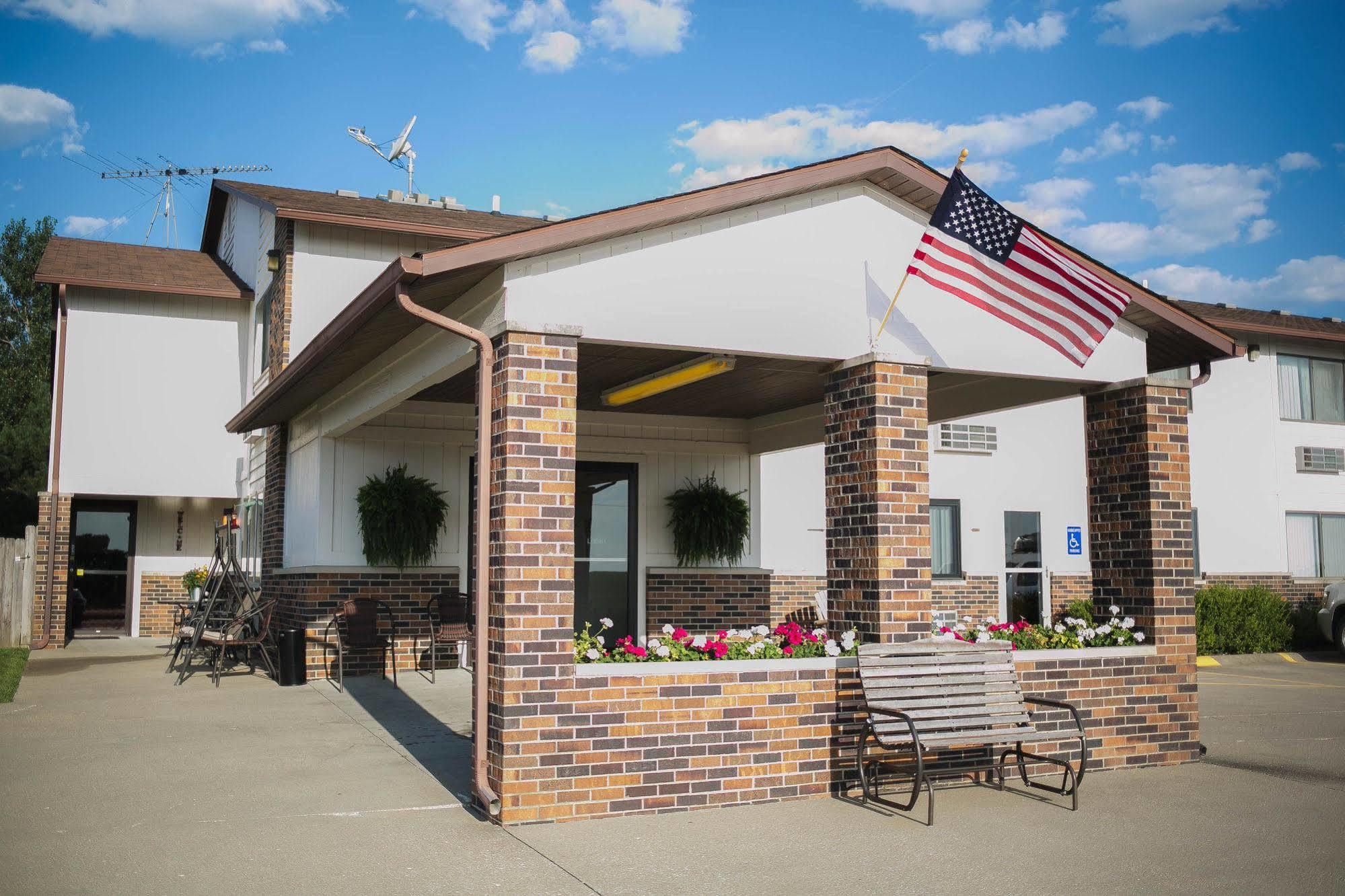 Covered Bridge Inn Winterset ภายนอก รูปภาพ